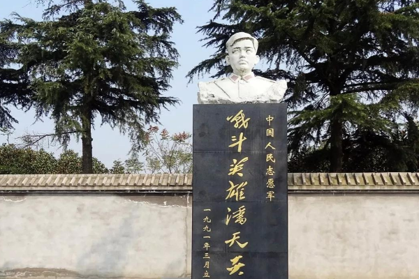 十八歲小戰士，上趟廁所竟失聯部隊？直面美軍推進結局如何？