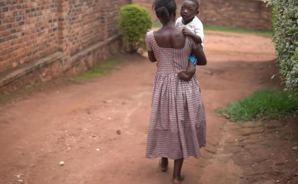 &OpenCurlyDoubleQuote;16根腳趾&rdquo;的他，出生就被父親拋棄，母親艱難的撫養他