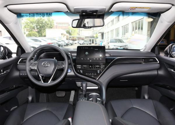 中型車裡的“常青藤”，豐田凱美瑞憑什麼10月銷量超2.5萬輛？