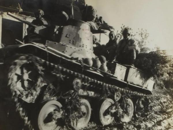 鬼子發動刺刀戰，遠征軍根本不理，直接用爆破鋼珠轟擊鬼子