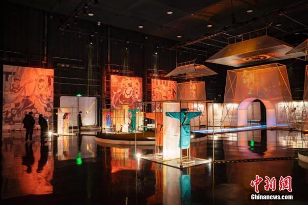 北京藝術園區聲光再現敦煌“莫高窟”