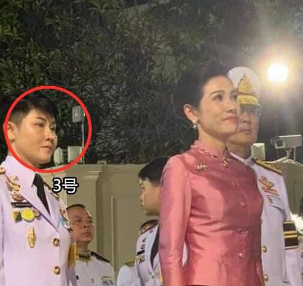 為什麼拉瑪十世不讓女侍衛留長髮？網友提出了評論，還挺有道理的