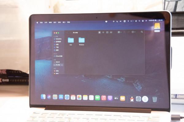 重要資料不外洩 指紋加密移動固態硬碟P1-PW