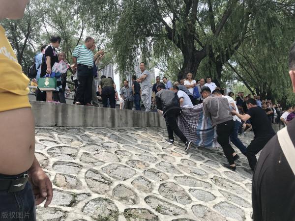 一釣魚人溺亡!血淋淋的教訓!為何還是有人不以為然 一釣魚人溺亡!血淋淋的教訓!為何還是有人不以為然