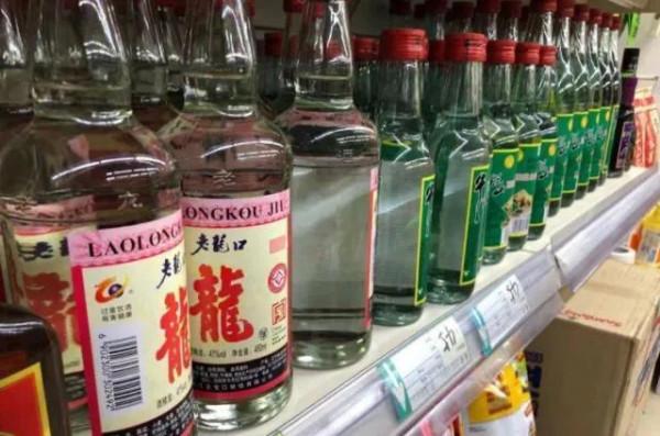 四種便宜白酒,擺在貨架“無人問津”,其實是純糧食酒,內行才買 四種便宜白酒,擺在貨架“無人問津”,其實是純糧食酒,內行才買