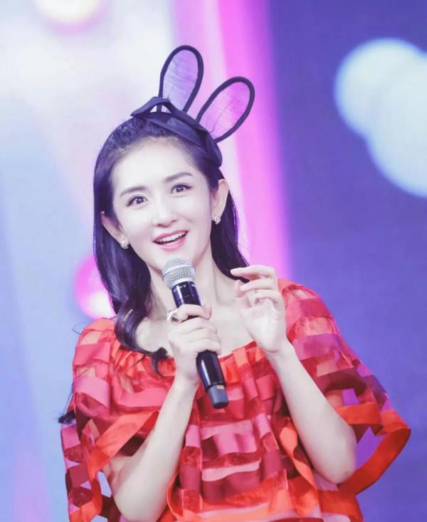 “人間喜神”謝娜，17歲北漂，被網路暴力16年，她經歷了什麼？