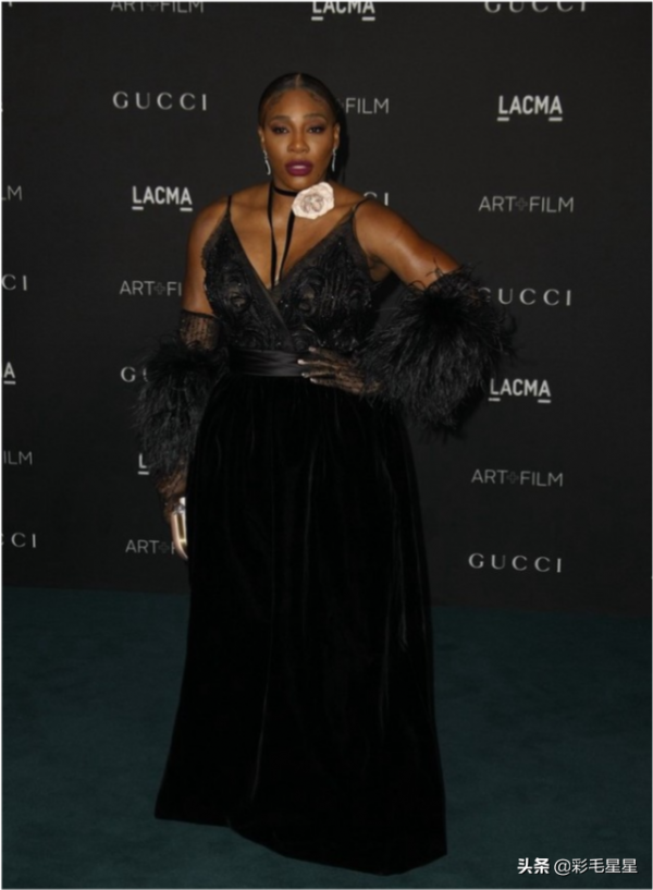 小威現身2021年LACMA藝術與電影盛典 身穿黑色禮服驚豔亮相