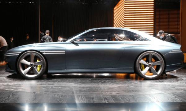 雙門轎跑+無框車門，捷尼賽思X Concept優雅精緻，還能帶你漂移