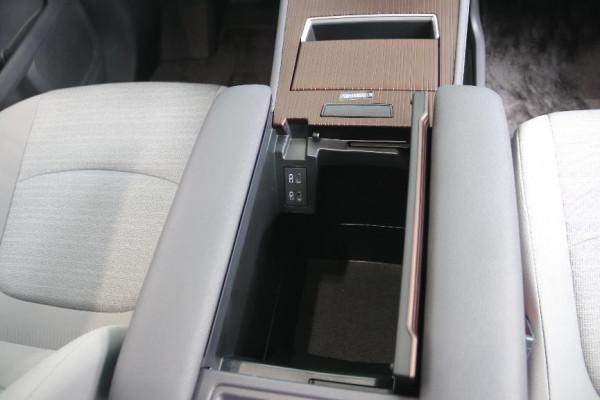 【到店實拍】外形激進，空間優秀，全系2.5L混動，豐田賽那實拍