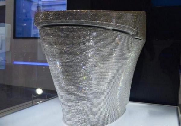 世界上最貴的5款馬桶,18K黃金馬桶250萬美元 世界上最貴的5款馬桶,18K黃金馬桶250萬美元