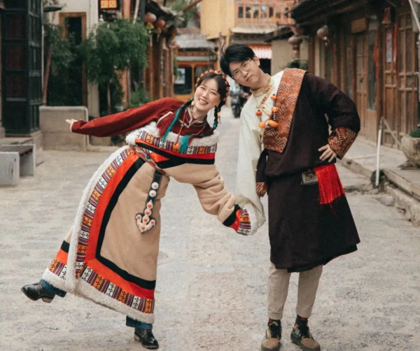 90後情侶裸辭大廠，4年遊遍50國，又在雲南租下1600㎡院子