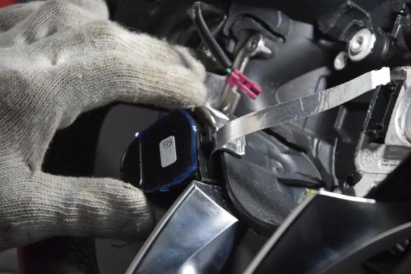 給賓士A45裝倆蛋蛋？真效能（學名：OLED操控單元液晶控制旋鈕）