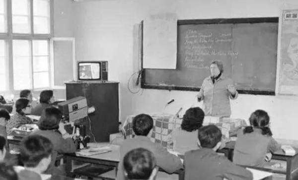 美國姑娘在華執教70年，周總理特批綠卡，家裡五星紅旗誰都不讓碰