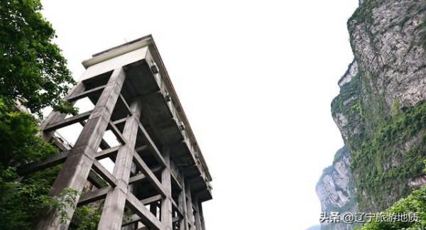 重慶這座火車站高出地面40多米,不敢懸掛站牌,每天乘客不足10人 重慶這座火車站高出地面40多米,不敢懸掛站牌,每天乘客不足10人