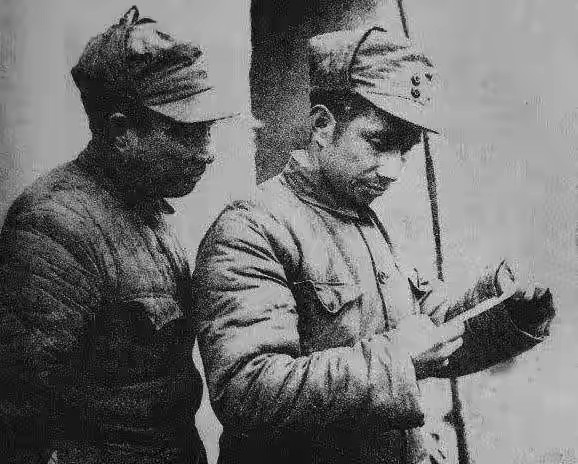 1942年,粟裕收到南京偽政府寄的2盒煙,頓感不妙下令:立即集合 1942年,粟裕收到南京偽政府寄的2盒煙,頓感不妙下令:立即集合