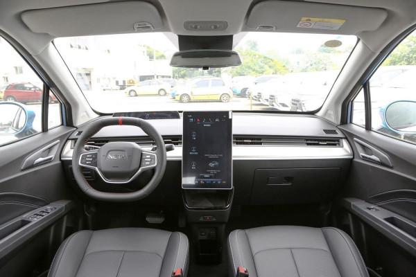 綠牌SUV不一定貴,這臺5.99萬起售的哪吒V,滿電能跑401公里 綠牌SUV不一定貴,這臺5.99萬起售的哪吒V,滿電能跑401公里