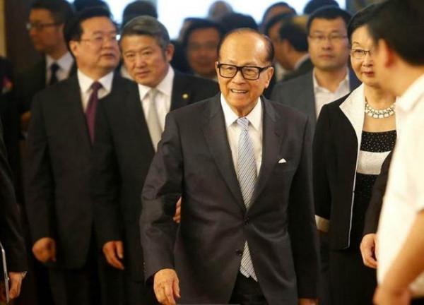 父親欠2百億，他找霍英東李嘉誠幫忙，賣公司給中遠海控賺3百億