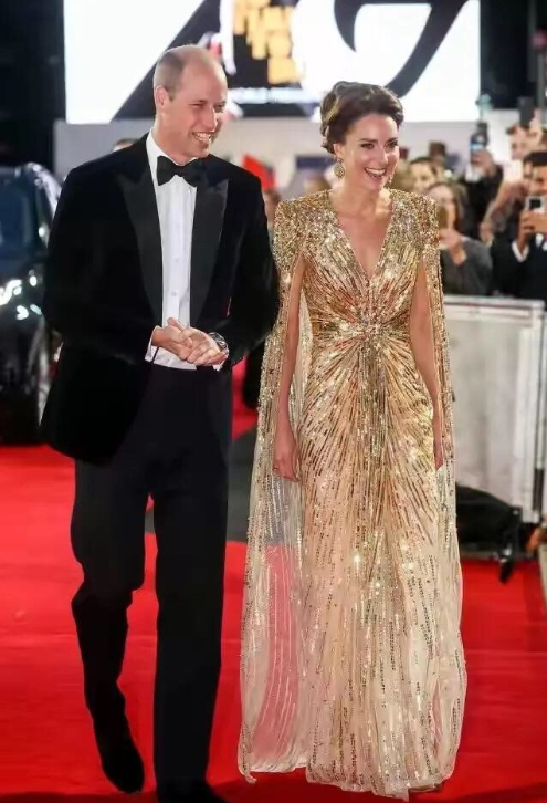 凱特王妃華麗變身，金色禮服裙不輸戴安娜，閃耀紅毯盡顯39歲貴氣