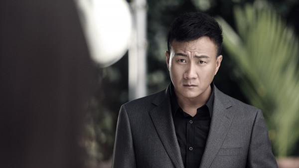 胡軍拍了反腐劇《大路朝東》，卻被女主連累，殺青四年遲遲未播
