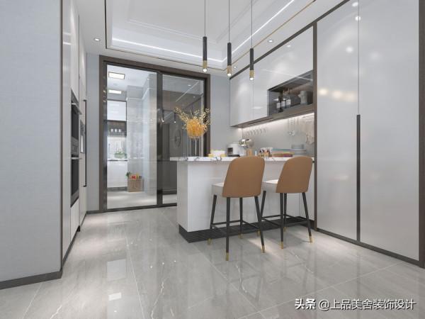 江蘇夫婦將兩套房打通，以現代時尚為格調，卻裝出大豪宅的視覺感