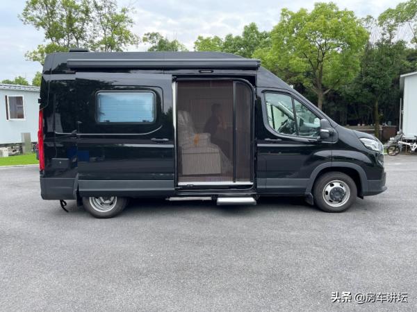 外觀沉穩低調,內飾出口工藝搭配航空座椅即豪華更舒適 外觀沉穩低調,內飾出口工藝搭配航空座椅即豪華更舒適