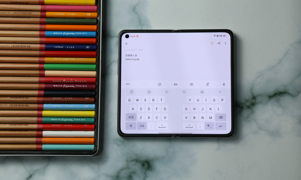 文字輸入新體驗，OPPO Find N：將螢幕彎折進行打字你見過嗎？