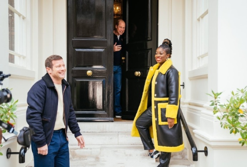 威廉王子肯辛頓宮接待客人,毛衫配牛仔褲彰顯成熟男人韻味,帥氣 威廉王子肯辛頓宮接待客人,毛衫配牛仔褲彰顯成熟男人韻味,帥氣