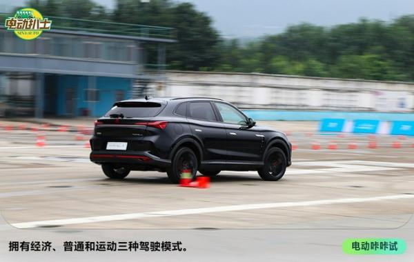 底盤緊 轉向精 場地試駕R汽車MARVEL R