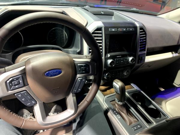 全尺寸皮卡福特F-150,搭載3.5T V6發動機,既能載人也能拉貨 全尺寸皮卡福特F-150,搭載3.5T V6發動機,既能載人也能拉貨