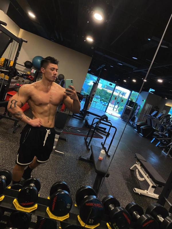 唯有健身才可解壓-健身小哥