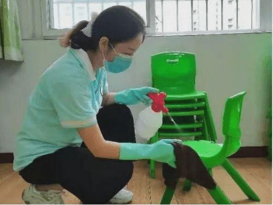 幼兒園老師曬“工資單”，抱怨工資太低，家長：別不知足了