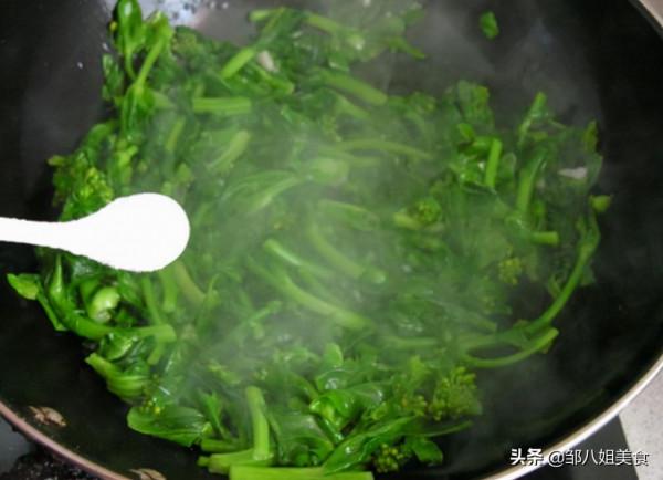 炒青菜有技巧，別隻會洗了下鍋炒，牢記&OpenCurlyDoubleQuote;4點&rdquo;，青菜好看又好吃