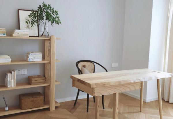 她的家一切從簡，客廳不放電視，不做任何修飾，卻處處充滿高階感