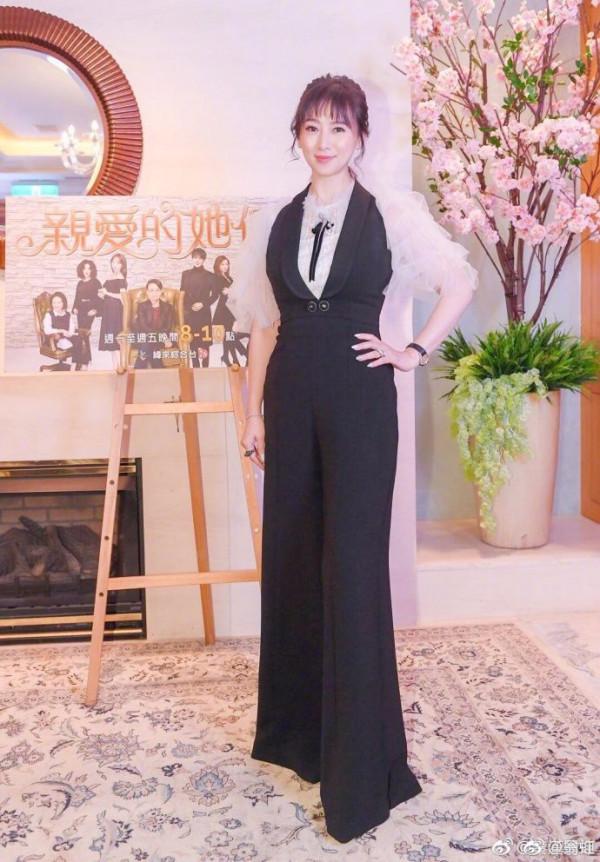 51歲翁虹保養還宛如少女，氣質不減當年，不扮嫩很真實