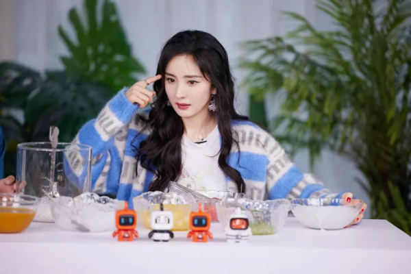 小八卦,李莎旻子,許魏洲,關曉彤,宋妍霏,唐九洲 小八卦,李莎旻子,許魏洲,關曉彤,宋妍霏,唐九洲