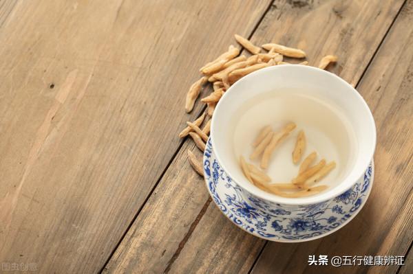 汗腳是病嗎？中醫：可能有3方面的原因，幾乎都與脾胃有關