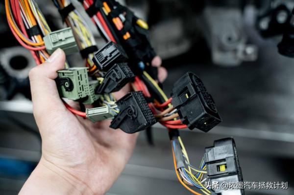 「典藏座駕」整備一臺經典的寶馬E66,於所到之處書寫下闊瀾人生 「典藏座駕」整備一臺經典的寶馬E66,於所到之處書寫下闊瀾人生