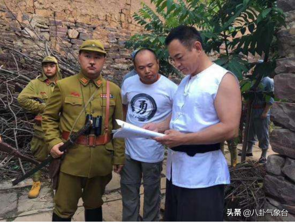 演員周浩東，27歲上北電，養父是他前行路上最大的支援