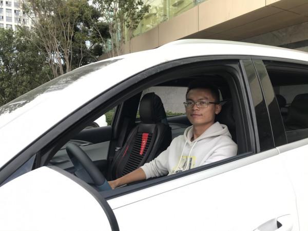 快電：行駛在新能源時代的網約車司機