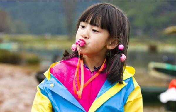 八年過去了,kimi蘑菇頭依舊,森碟盡顯女神範,石頭變化好大 八年過去了,kimi蘑菇頭依舊,森碟盡顯女神範,石頭變化好大