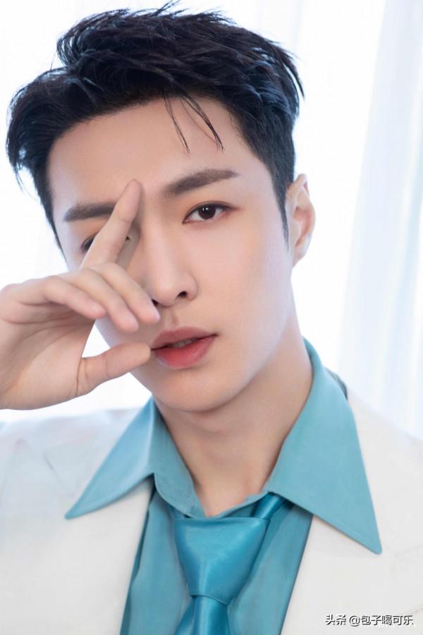 圈內零緋聞的男明星，靳東低調結婚，白敬亭頻頻出現直男語錄