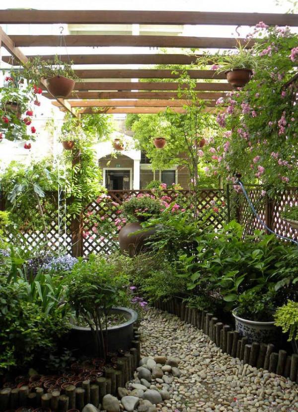 院子留個走廊吧,用木格柵做頂,攀些藤蔓,冬天坐下面想想都愜意 院子留個走廊吧,用木格柵做頂,攀些藤蔓,冬天坐下面想想都愜意