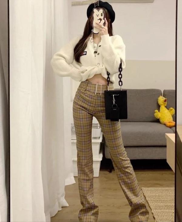 最近火了一條褲子，叫：“馬蹄褲”，顯高顯瘦又百搭，時髦感爆棚