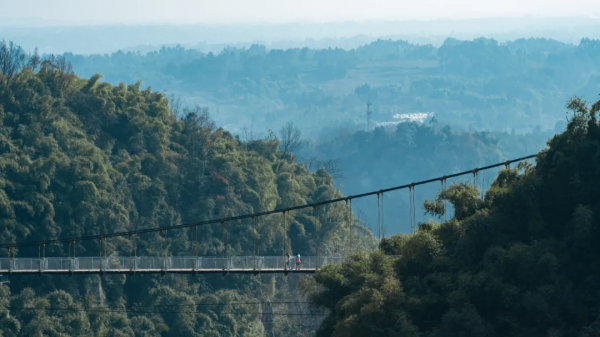 全球首座雙層高空全景走廊，體驗雲中漫步