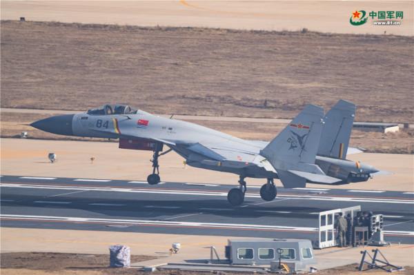 特稿丨航線——記海軍航空大學某基地艦載機飛行教官群體