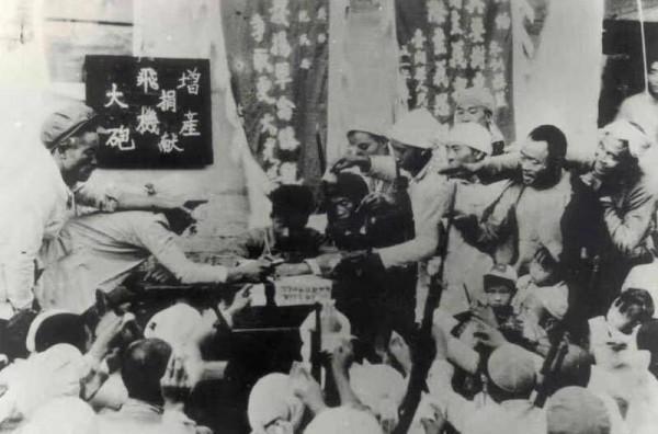 1951年彭德懷與主席臥房密談，周總理帶頭拍板，扭轉抗美援朝戰局