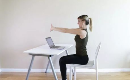 肩頸僵硬疼痛,上班忙沒時間鍛鍊?每天10分鐘,肩頸疼痛不再有 肩頸僵硬疼痛,上班忙沒時間鍛鍊?每天10分鐘,肩頸疼痛不再有