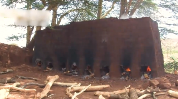 非洲7個孩子相依為命，失去父母的他們，卻沒有放棄對生活的希望