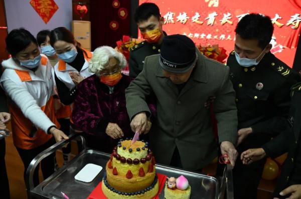 渡江英雄焦培文：百歲生日快樂！