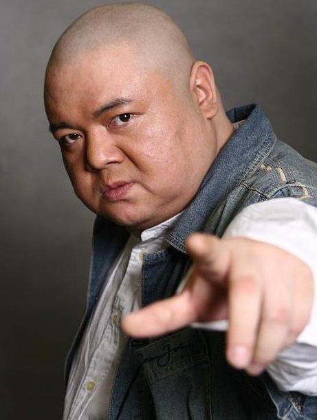 徐崢回憶大二脫髮困擾,笑稱歲月沒殺掉豬,10版豬八戒他最成功? 徐崢回憶大二脫髮困擾,笑稱歲月沒殺掉豬,10版豬八戒他最成功?